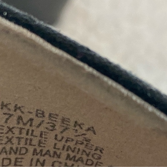 Kellie and Katie Berle Tassell Block Heel Pump, Size 7 Medium- 37 1/2 - Picture 6 of 7